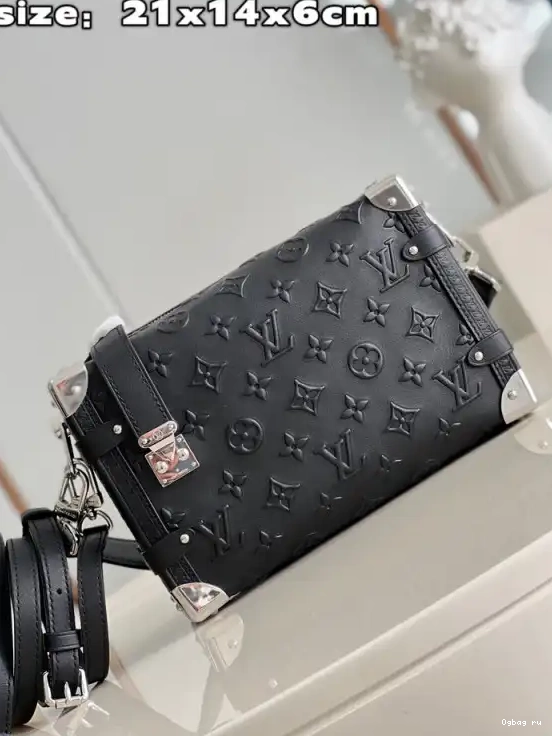 MM VUITTON TRUNK LOUIS SIDE 0425